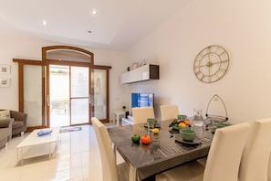 Rumah Standar, 2 kamar tidur (Gee9Teen Gozitan villa, Pool &) | Ruang makan
