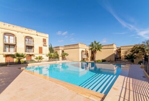 Outdoor pool - Gee9teen Gozitan Villa, Pool & Whirlpool (Ghajnsielem)