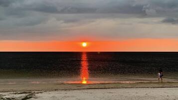 Bungalow, 1 Bedroom, Smoking, Balcony | Beach