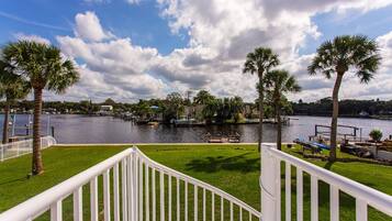 Bungalow, 1 Bedroom, Smoking, Balcony | Property grounds