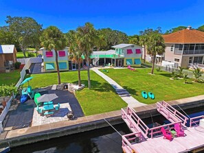 Bungalow, 1 habitación, para fumadores, balcón | Área infantil