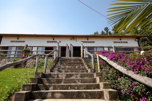 Property entrance - Room in Lodge - Rushel Kivu Resort Ltd (Boneza)