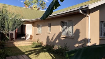 Huvila, 3 makuuhuonetta, tupakointi sallittu, terassi | Majoituspaikan sisäänkäynti