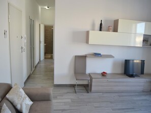 Apartment, 2 Bedrooms, Balcony | Interior