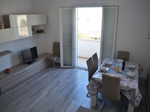 Apartment, 2 Bedrooms, Balcony | Dining