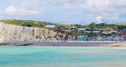 Le Cottage de la Plage maison à 400 m de la mer avec garage et cour ensoleillée