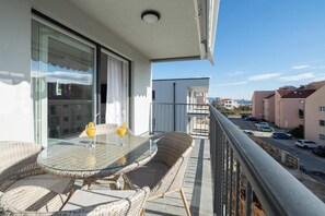 Appartement, 2 slaapkamers, balkon, uitzicht op de stad | Balkon