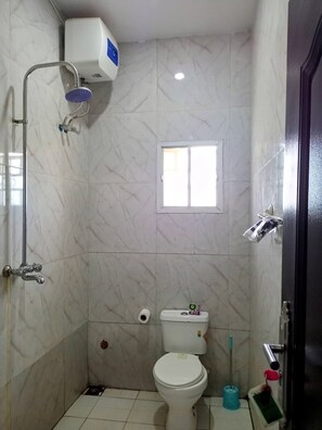 Apartemen, 2 kamar tidur, balkon | Kamar mandi
