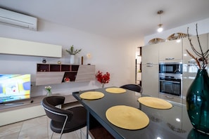 Apartment, 1 Schlafzimmer, Raucher, Balkon | Esszimmer