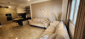 Appartement, 1 chambre, fumeur, balcon | Salle de séjour