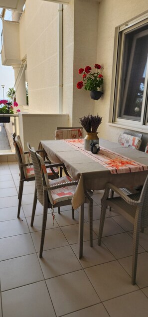 Appartement, 1 chambre, fumeur, balcon | Salle à manger