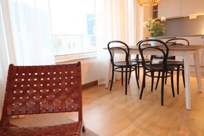 Dining - Luxury Business Apartment up to 4 People By City Living - Umami (Sundbyberg)