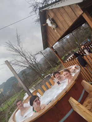 Property grounds - Room in Guest Room - Sejour Retreat For Family In Paradise (Rosia Montana)