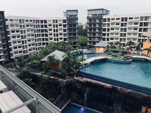 Fully Furnished Full Pool View 1 BHK Apartment.