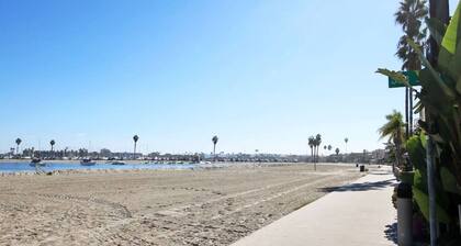 Classic Beach Cottage Steps to Sand + A/C & Garage