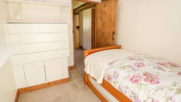 2 habitaciones, decoración personalizada y muebles diferentes