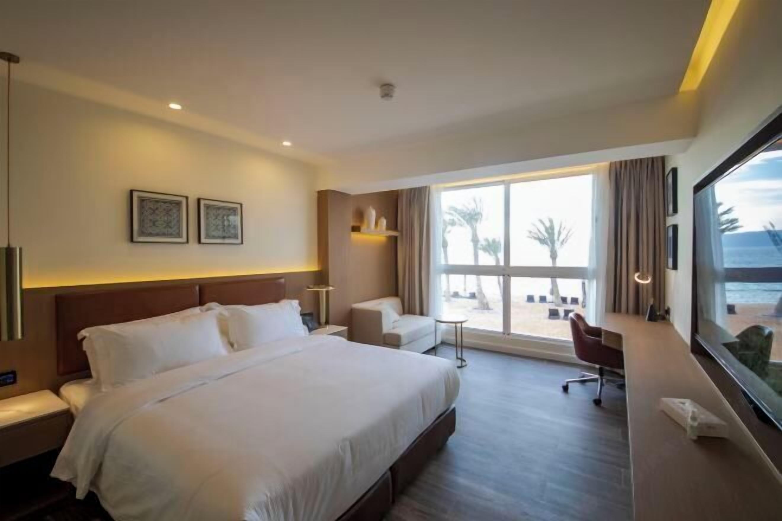 Een minibar, een bureau, geluiddichte muren, gratis wifi