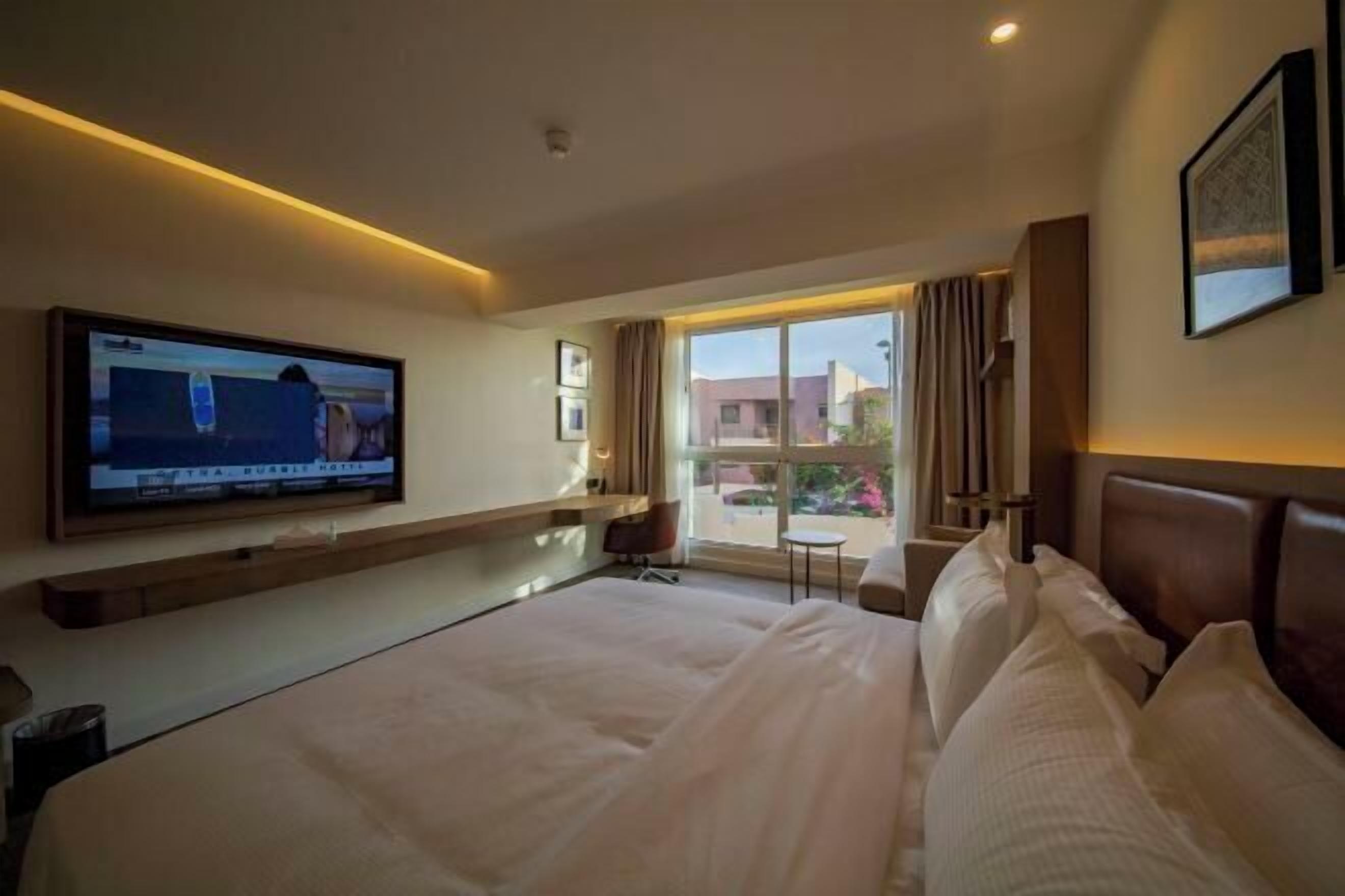 Een minibar, een bureau, geluiddichte muren, gratis wifi