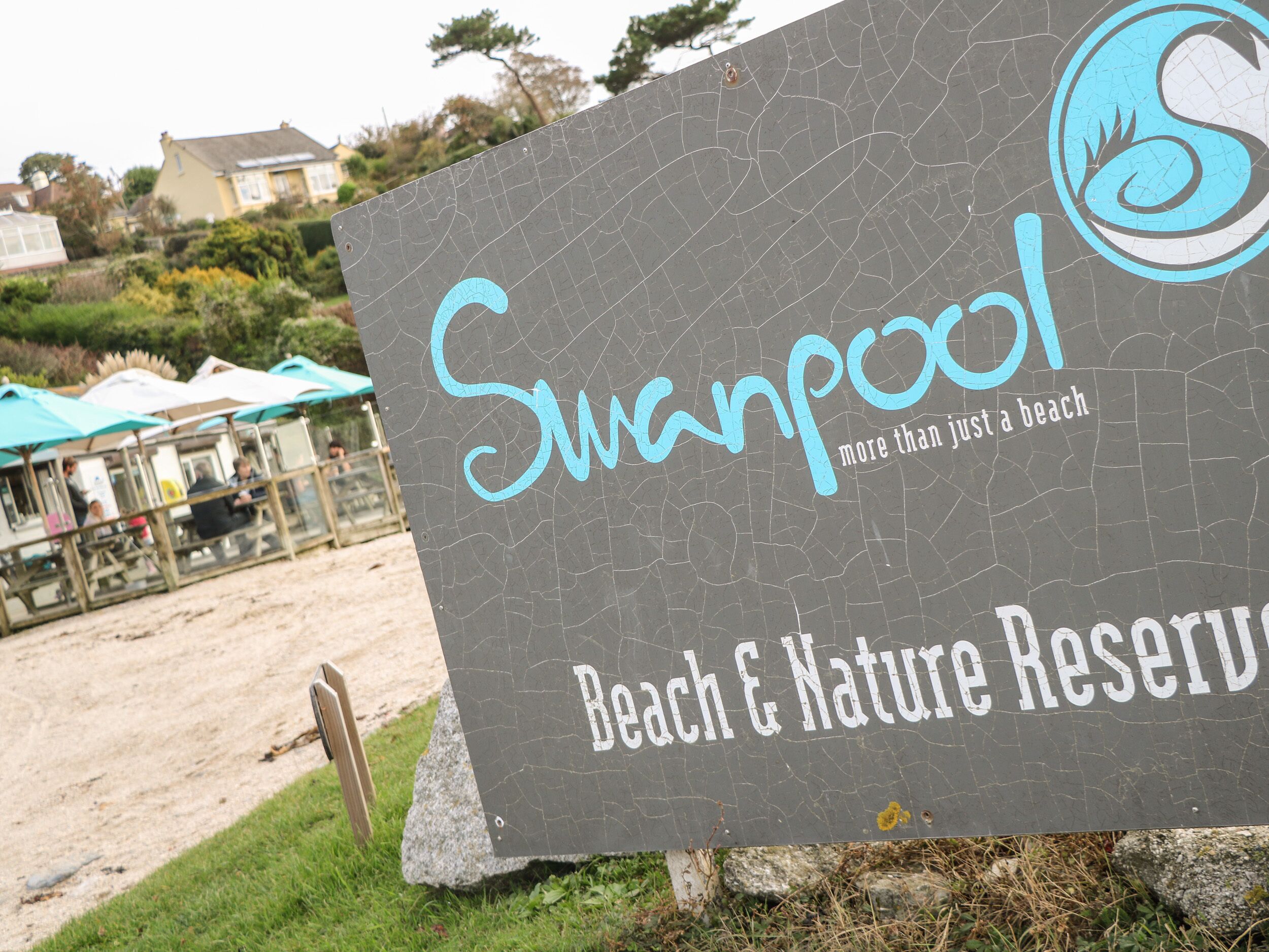 Schild für Swanpool Beach & Nature Reserve.