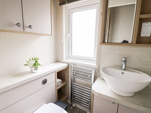 Cottage | Bathroom | Shower - Denbigh 8 (Borth)
