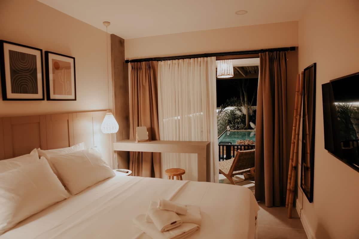 Deluxe Double Room with Balcony | Egyptian cotton sheets, premium bedding, minibar, blackout drapes