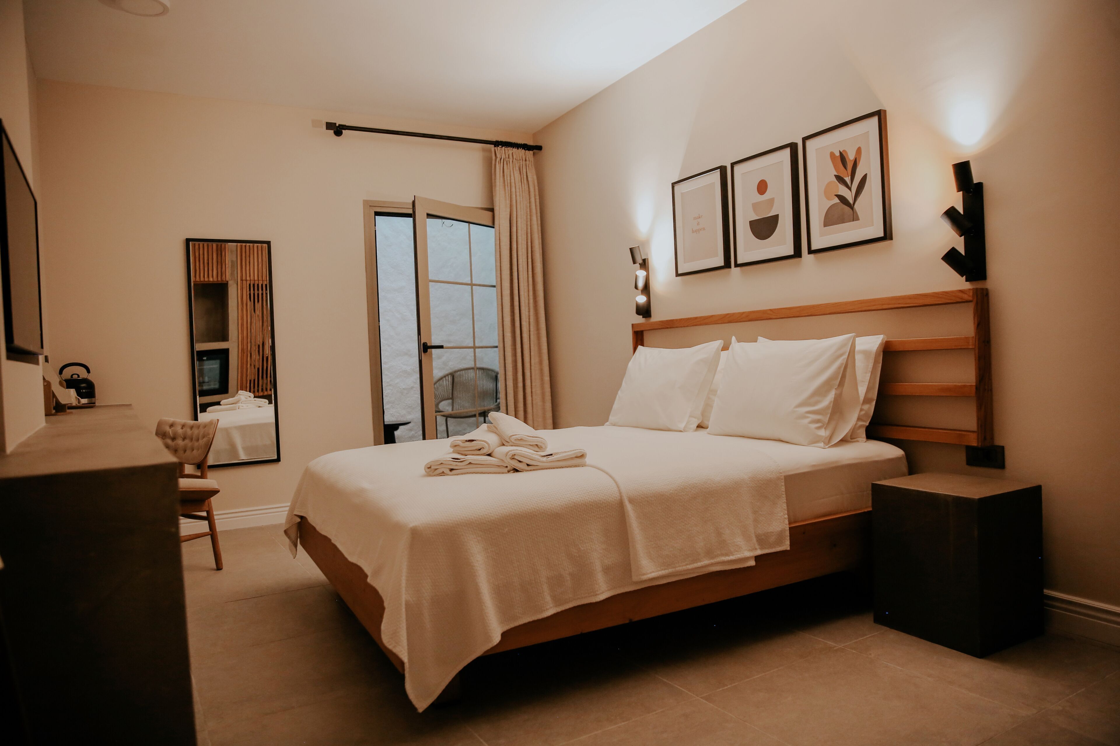 Sábanas de algodón egipcio, ropa de cama de alta calidad y minibar 