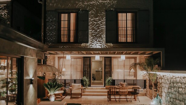 A two-story house with a swimming pool, wooden deck, and outdoor seating area. - Paye Alaçatı (Cesme)