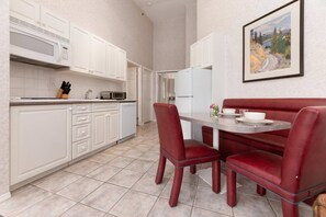 Kühlschrank, Herdplatte, Geschirrspüler