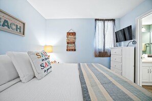 Individually decorated, individually furnished, laptop workspace - Sunbird Beach Resort By PHG (Panama City Beach)