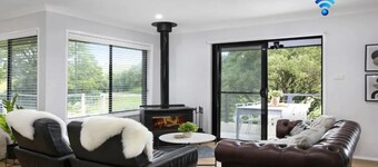 Hoddle Lane – rural views, fireplace and air conditioning