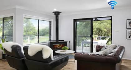 Hoddle Lane – rural views, fireplace and air conditioning