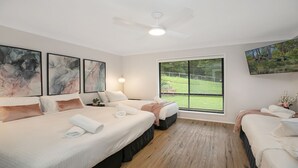 A hotel room with two beds, a ceiling fan, and a large window with blinds. - Hoddle Lane – rural views, fireplace and air conditioning (Robertson)