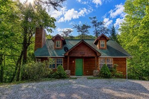 Exterior - Laurel Cottage, $560 FREE tickets each paid day, Hot Tub, Pool Table! (Sevierville)