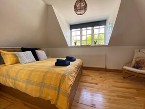 House | 2 bedrooms, iron/ironing board, free WiFi, bed sheets - Charming Barn Conversion on Private Estate (Kilmarnock)