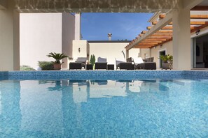 Outdoor pool - Villa with private pool in Bale, for max. 6 people (Bale)