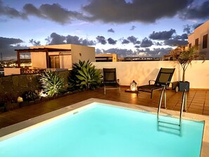 Outdoor pool, a heated pool - Lovely villa  with pool in Lanzarote (Playa Blanca, Yaiza)