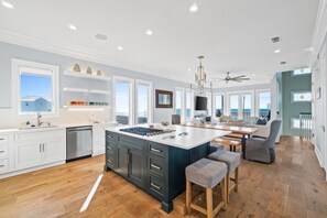Casa, 5 habitaciones, alberca privada | Cocina privada | Refrigerador con congelador, microondas, horno y parrilla de estufa 