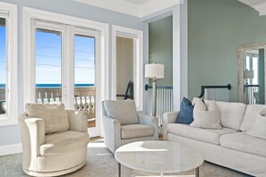 House, 5 Bedrooms, Private Pool | Living area