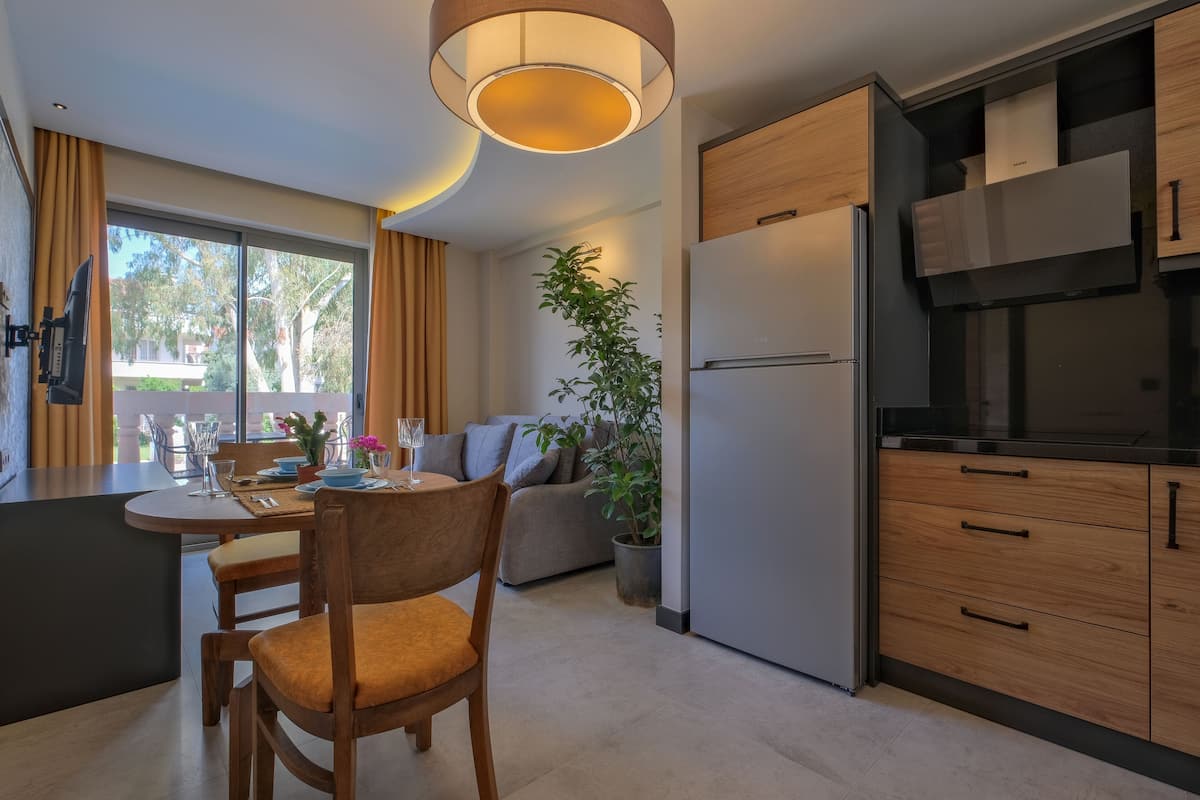 Deluxe Room, Pool View | Living area | 42-inch LCD TV with cable channels, TV