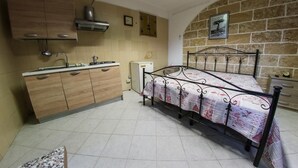Room - The Citrus Comprehensive Structure (GALLIPOLI)