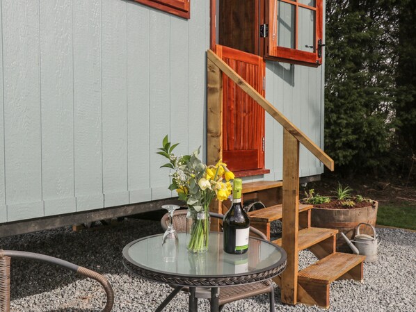 Cottage | Balcony - Ewes Welcome (Cottingham)