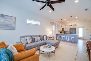 Living area - Beach House - The Starfish By Panhandle Getaways (Panama City Beach)
