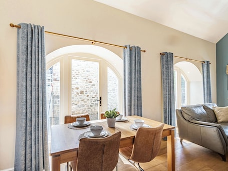 Cottage | Private kitchen | Fridge, dishwasher, electric kettle, toaster