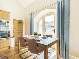 Cottage | Private kitchen | Fridge, dishwasher, electric kettle, toaster