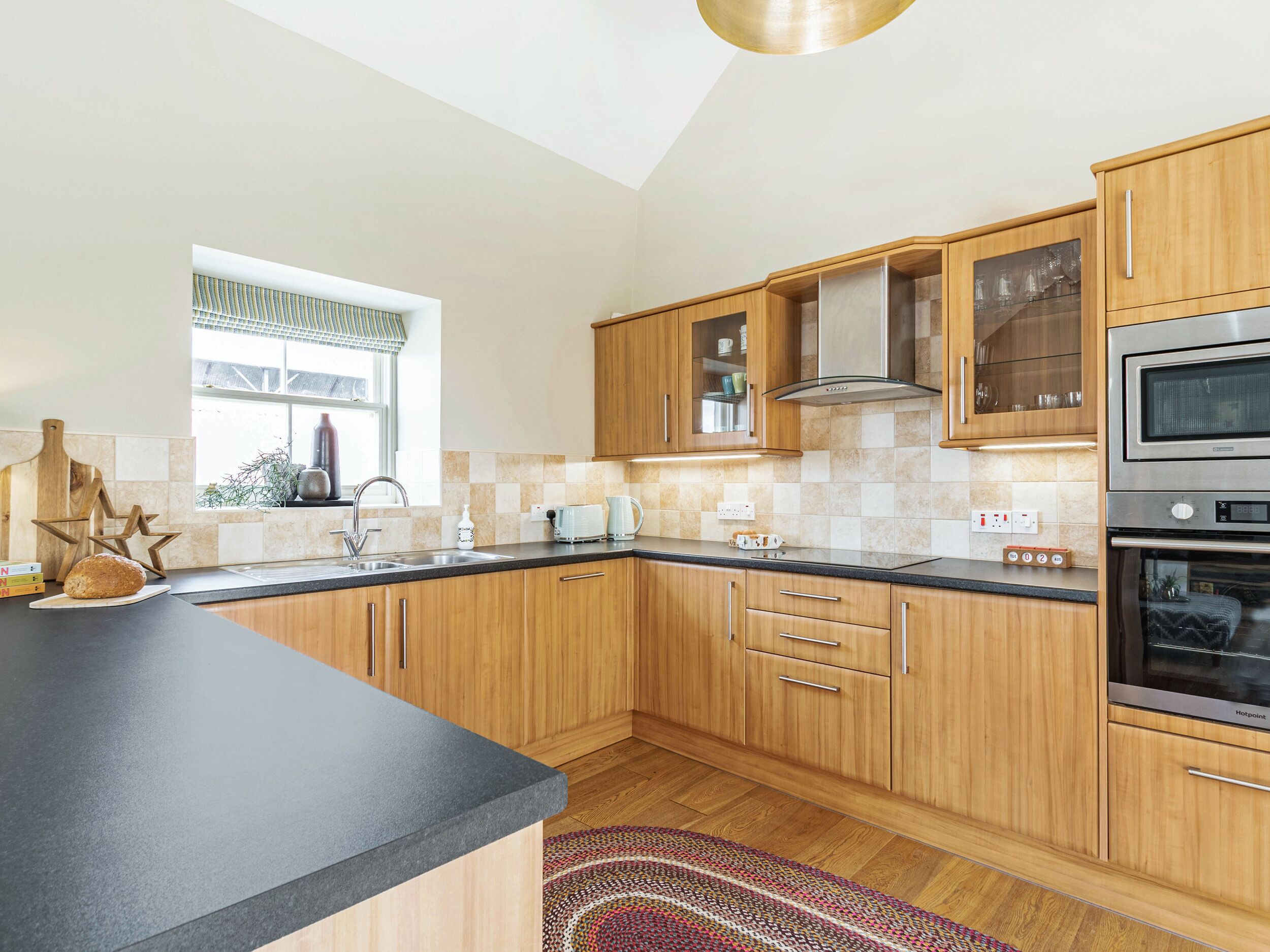 Cottage | Private kitchen | Fridge, dishwasher, electric kettle, toaster