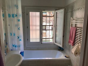Combined shower/bathtub, bidet - Apartment in the heart of Venice (Venezia)