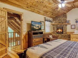 2 bedrooms, iron/ironing board, Internet, bed sheets - Cozy  w/ Hot Tub & Jacuzzi | Between Pigeon Forge & Gatlinburg | Pet Friendly (Sevierville)