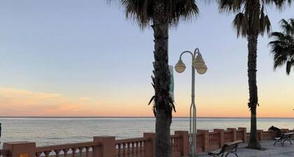 House 2 minutes from the beach. Furnished terrace, barbecue and sea and mountain views
