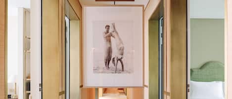 Mini Deluxe | Minibar, in-room safe, desk, blackout drapes