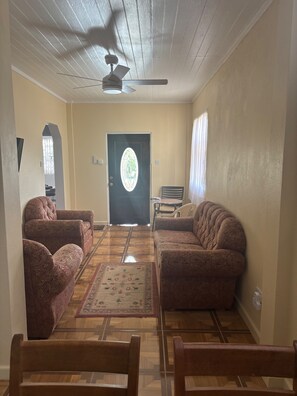 Living area - 2 Bed Apartment - Sea View & 10min to Local Beach (St. John)